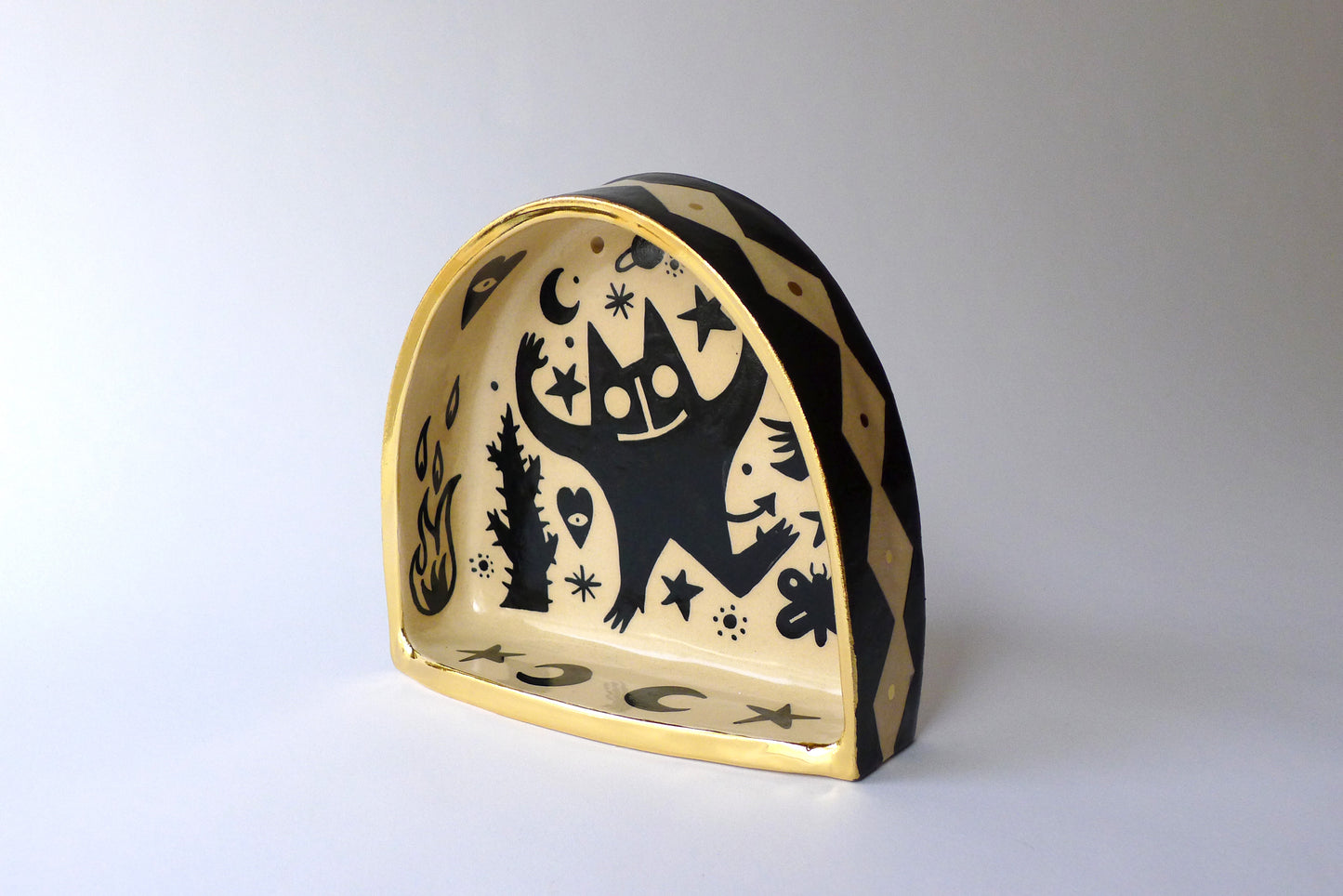 Magic daemon ceramic shrine