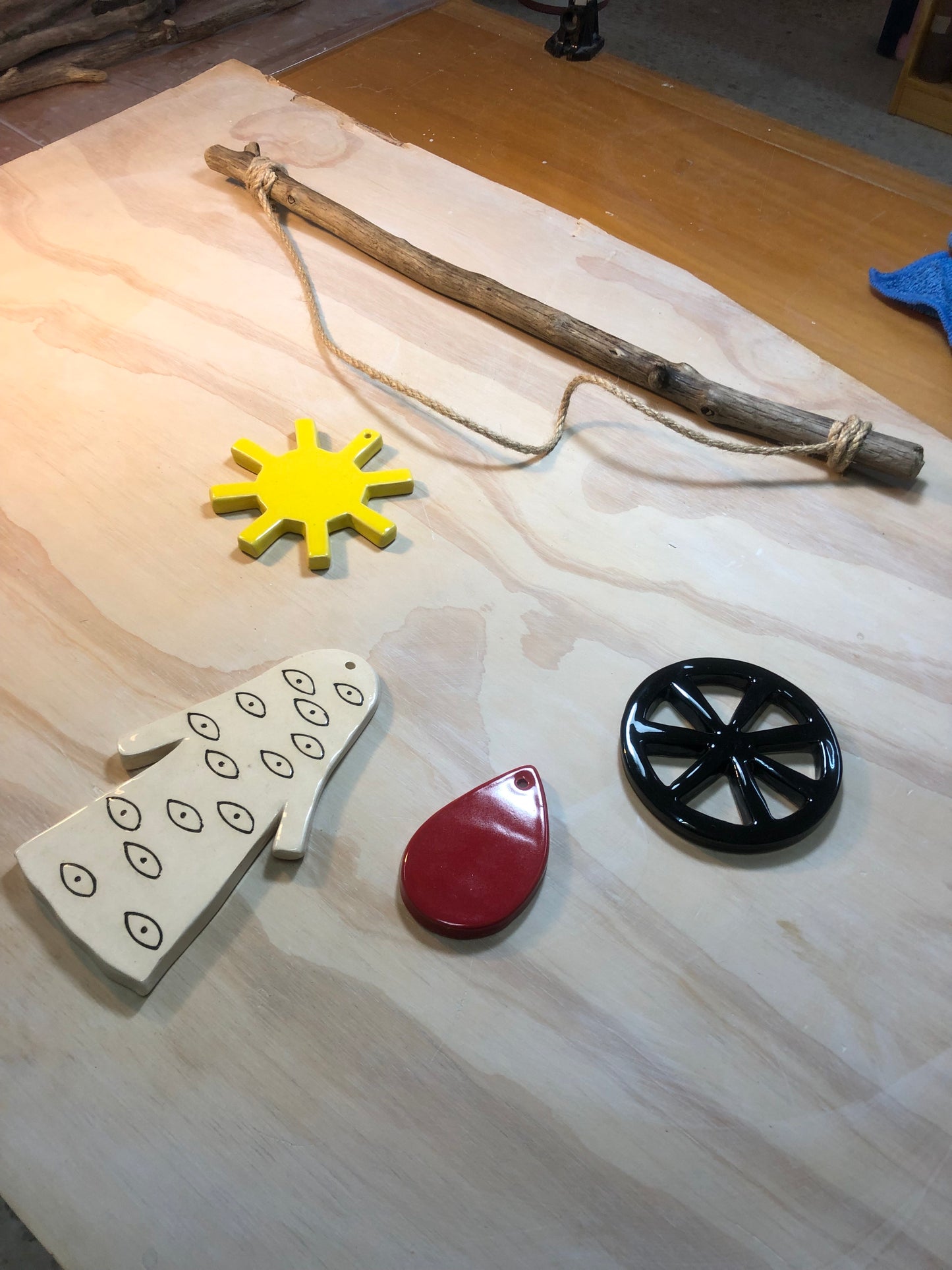 La visión, escultura para colgar en la pared