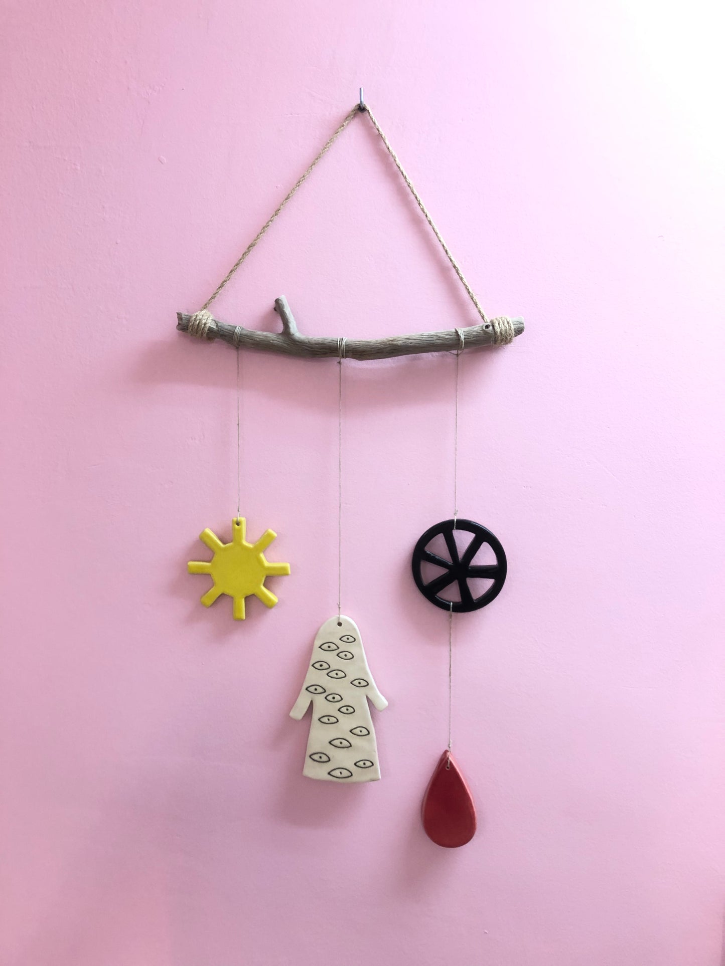 La visión, escultura para colgar en la pared