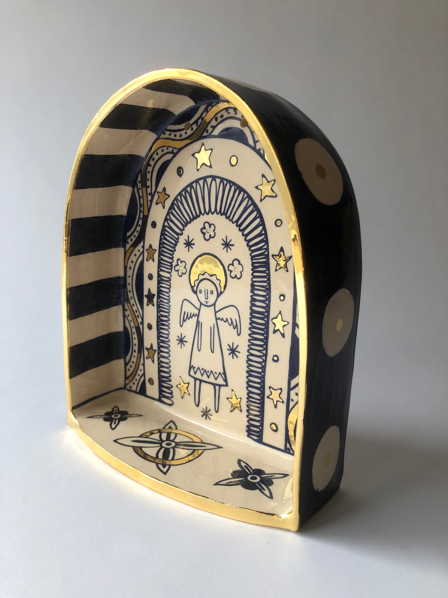 Altar cerámico del portal del ángel 